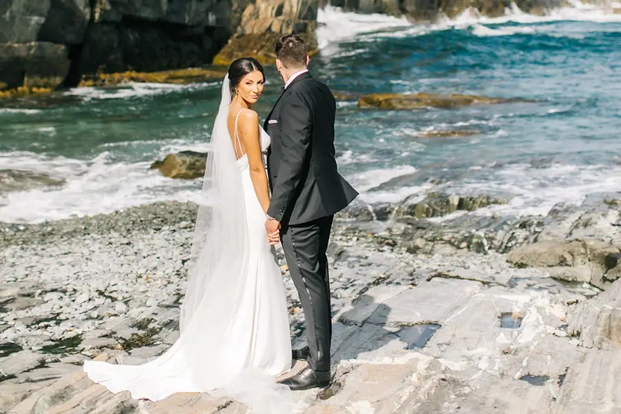7 WEDDING DRESS STYLES FOR THE CONTEMPORARY MINIMALIST BRIDE Image