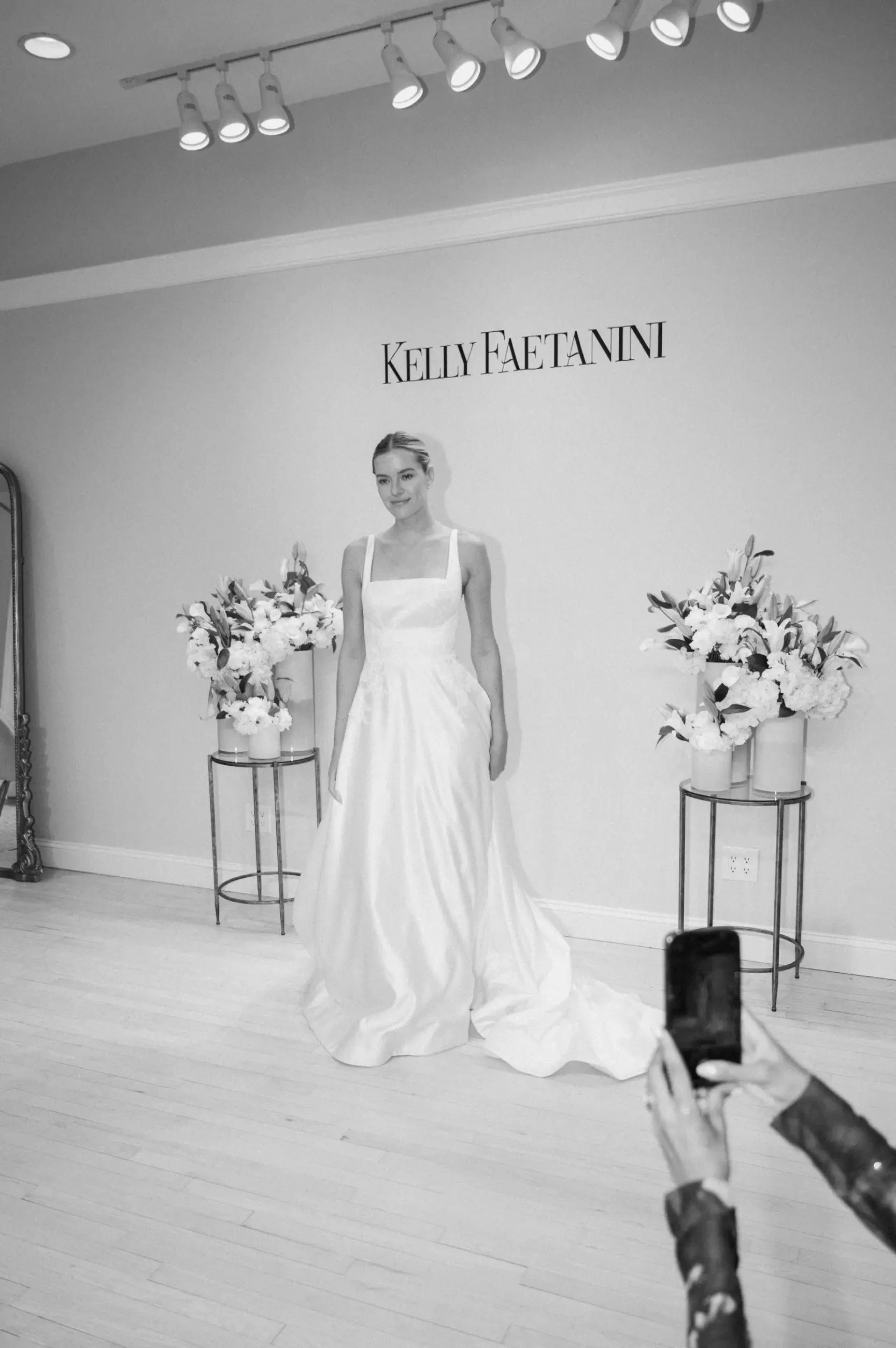 The Do’s and Don’ts of Buying a Wedding Dress Online. Mobile Image