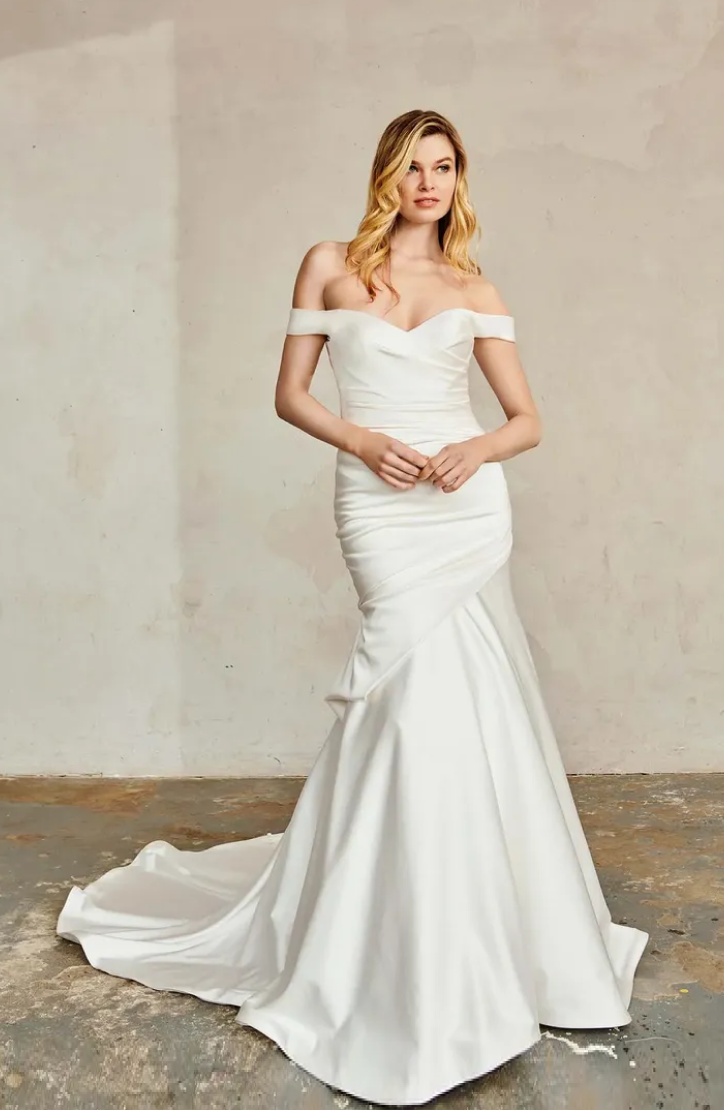 Customize Your Kelly Faetanini Wedding Gown Image