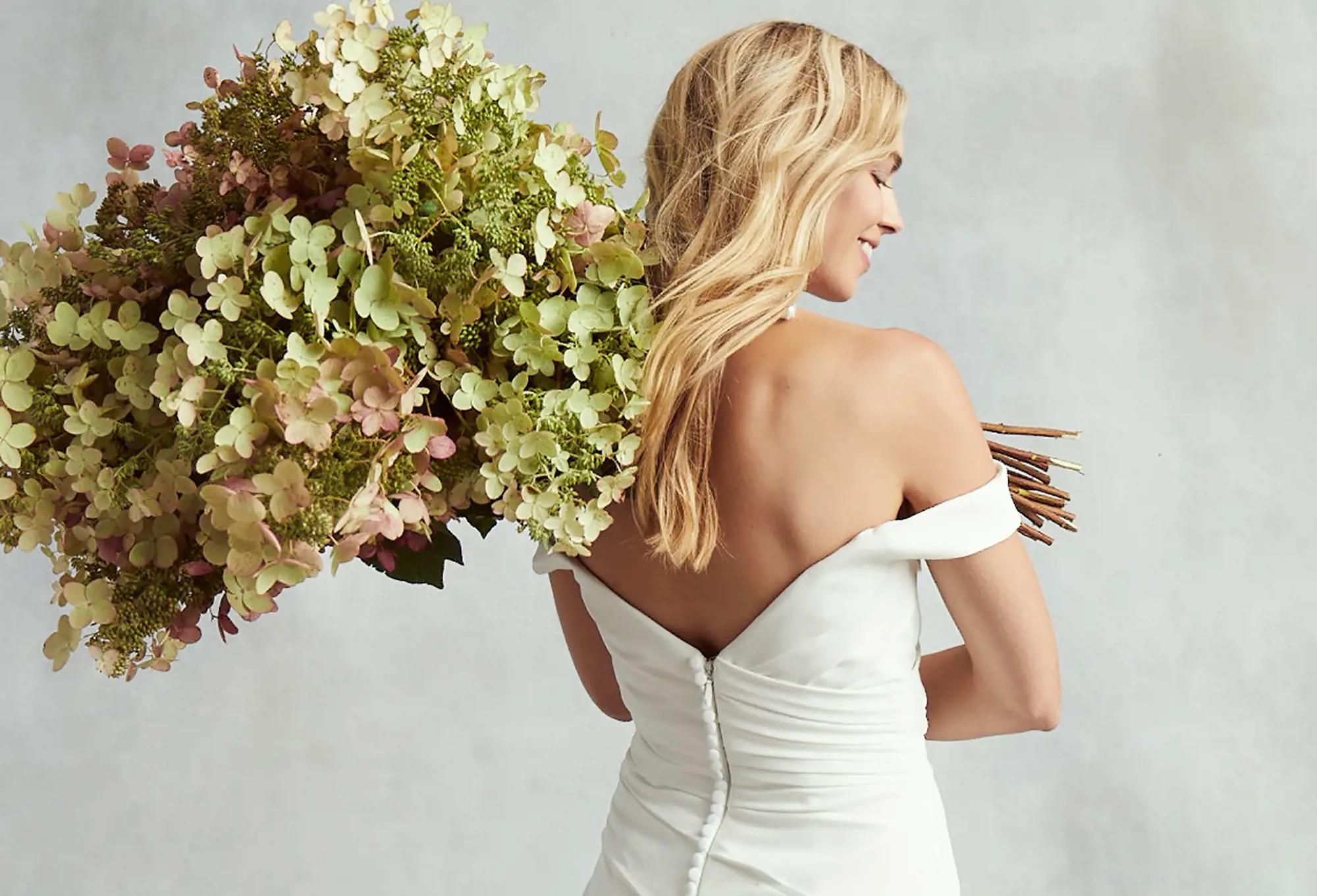 SIMPLE YET CHIC WEDDING DRESSES FOR YOUR INTIMATE CEREMONY Image