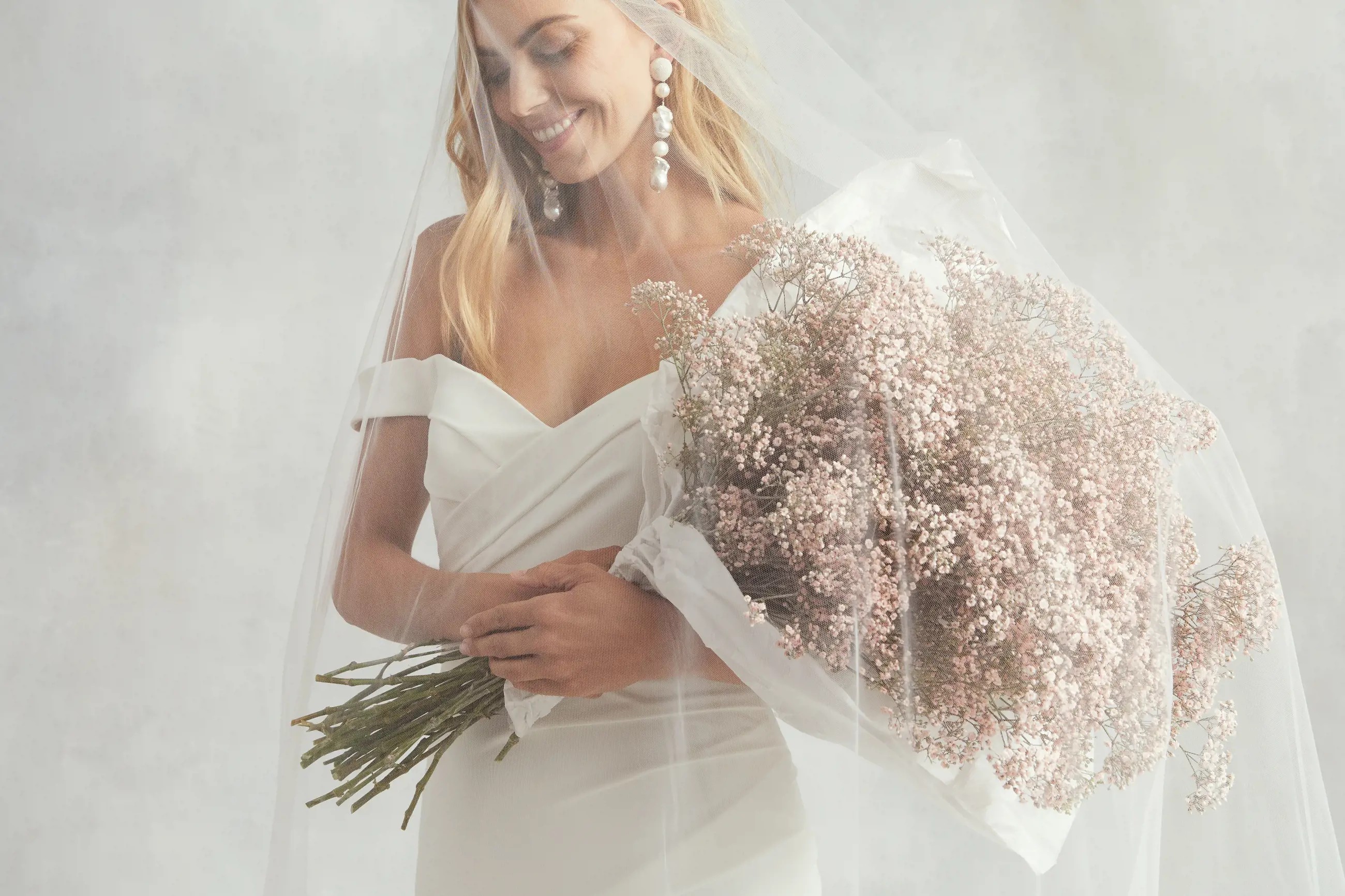 13 CHIC &amp; ROMANTIC OFF-THE-SHOULDER WEDDING DRESSES Image