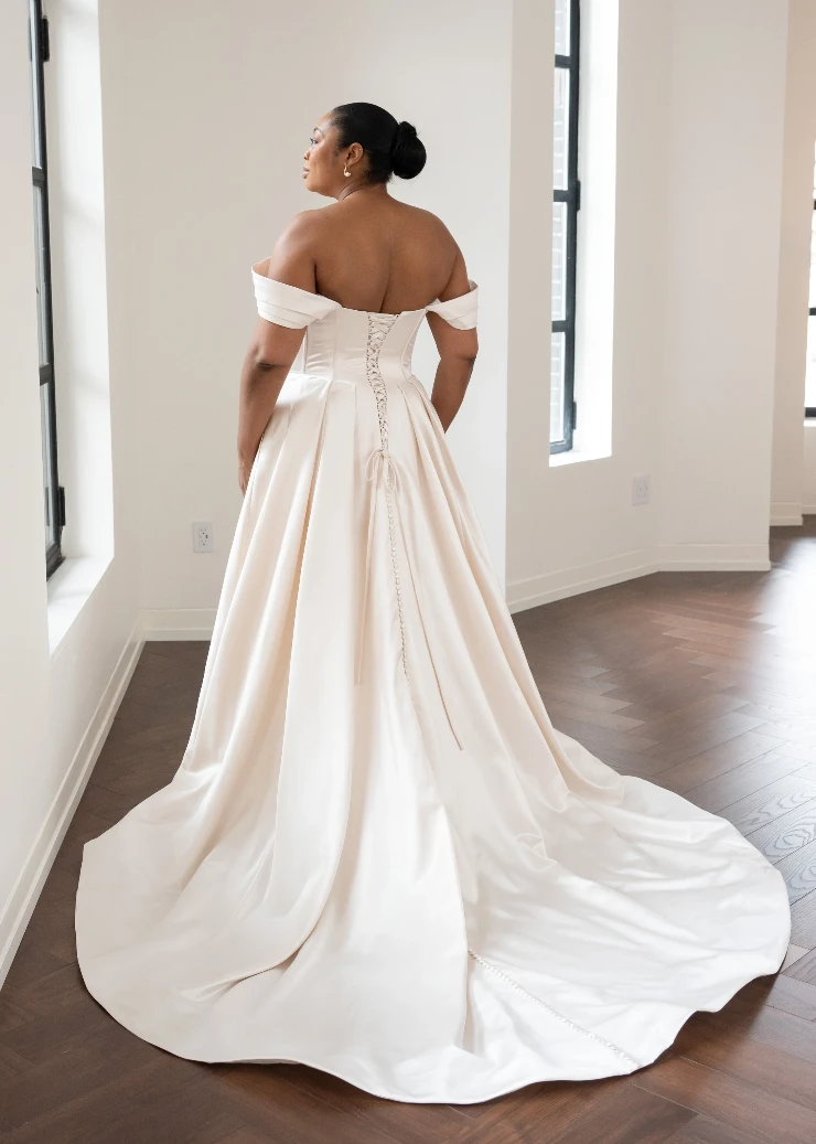 Kelly Faetanini Amelie Curve #3 picture