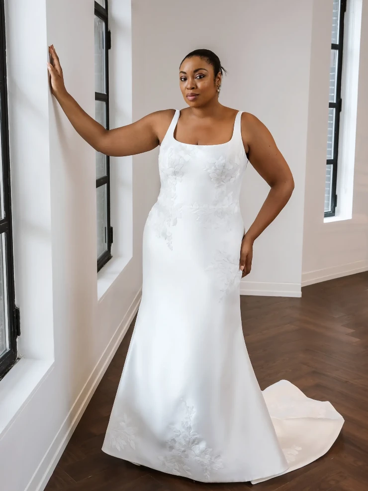 Kelly Faetanini Clara Curve #0 default picture
